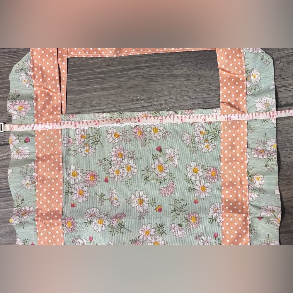 Floral Kitchen Apron
Cottagecore Vintage Style With Pockets
Kitchen Bae - Picture 10 of 10